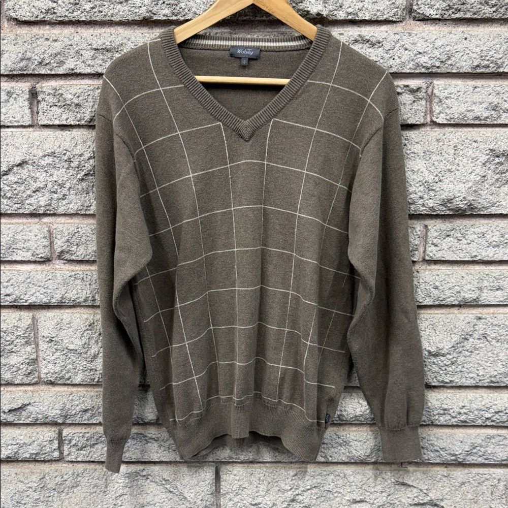 Men's V-Neck Sweater in Brown Checkered Pattern